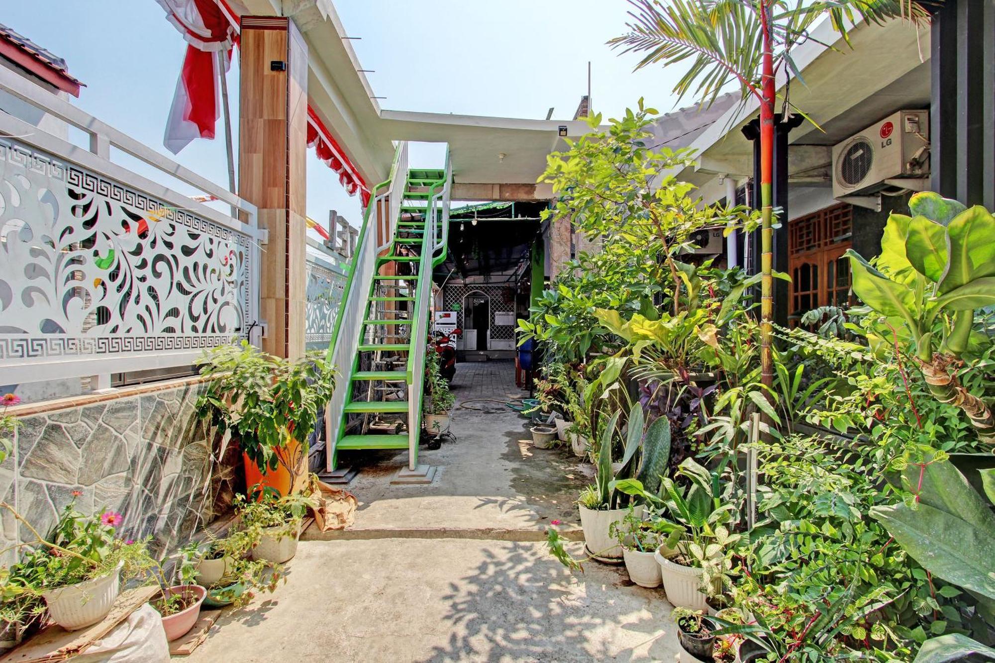 Capital O 92929 Hotel New Tirta Kencana Syariah Tegal  Zewnętrze zdjęcie