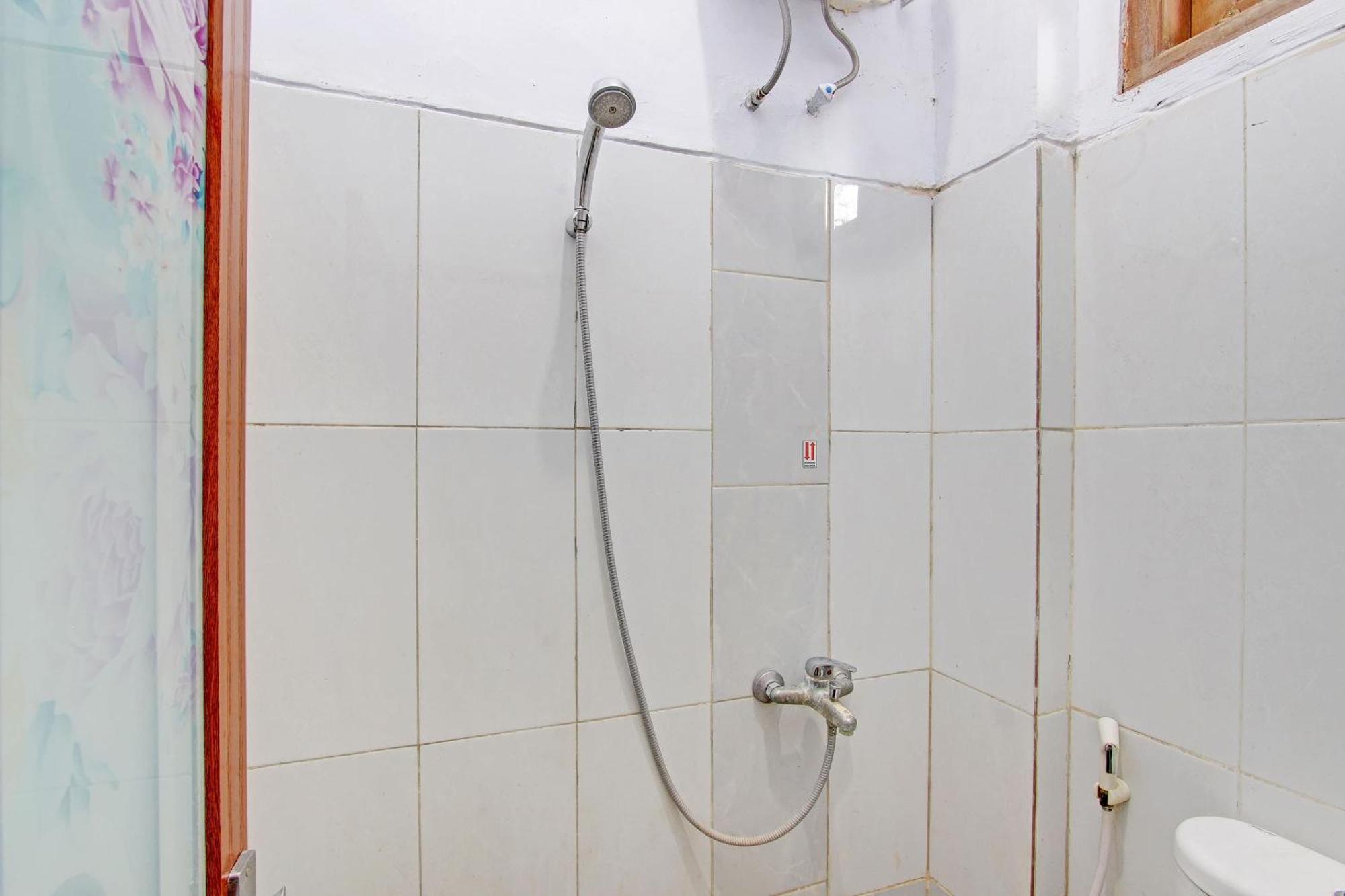 Capital O 92929 Hotel New Tirta Kencana Syariah Tegal  Zewnętrze zdjęcie